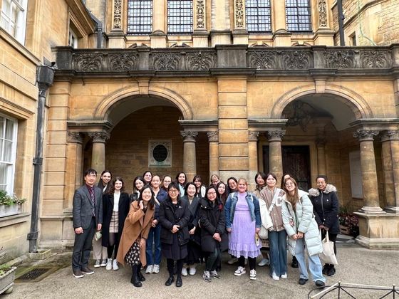 Students pose for a photo during the UK Hallyu Academy opening ceremony held at Oxford University's Hertford College on Sunday. [UNIVERSITY OF OXFORD]