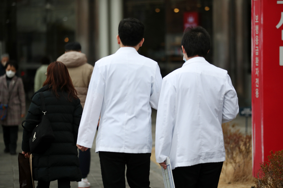 Medical professionals walk near a hospital in Seoul on Tuesday. [NEWS1] 