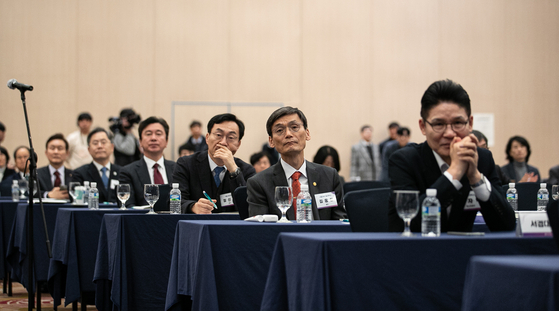University presidents attend a conference hosted by the Korean Council of University Education on Jan. 31. The council conducted a survey about universities' plans to raise tuition and increase the number of undecided major students during the conference. [NEWS1] 