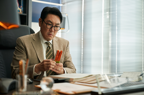 Actor Cho Jin-woong plays Lee Man-jae, a strawman who sells his name out to lucrative but fraudulent businesses in the new crime film "Dead Man" [CONTENT WAVVE]