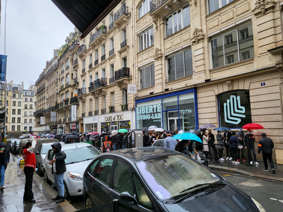 Long queues are lined up outside a pop-up store established in Paris for Netflix original series ″Squid Game″ (2021) in October 2021. [YONHAP]