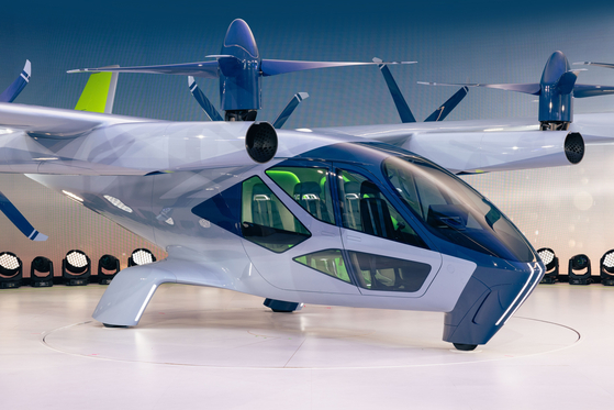 Supernal's flying car concept unveiled at CES 2024 in Las Vegas. The 10-meter (33-foot) aircraft can run some 60 kilometers on a single flight at a maximum speed of 200 kilometers per hour. [HYUNDAI MOTOR] 