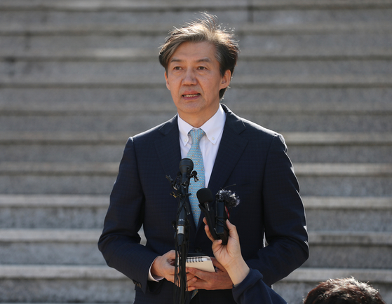 Former Justice Minister Cho Kuk holds a press conference at Democracy Park in Busan on Tuesday to announce he will launch a new political party. [NEWS1] 
