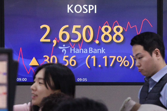 Screen in Hana Bank's trading room in central Seoul shows stock markets open on Tuesday. [NEWS1]