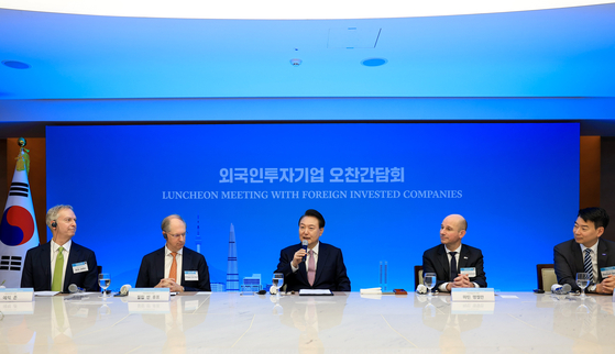 President Yoon Suk Yeol, center, speaks during a luncheon meeting with executives of foreign-invested companies at the Korea Chamber of Commerce and Industry headquarters in central Seoul on Wednesday. [JOINT PRESS CORPS]