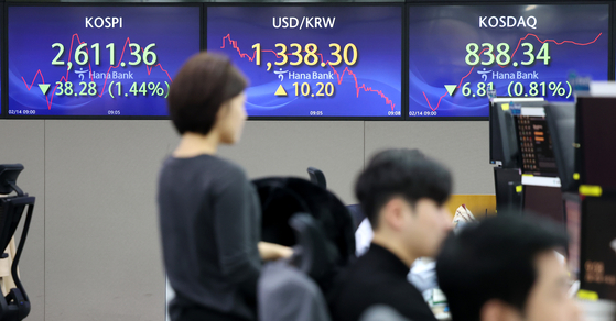 Screen in Hana Bank's trading room in central Seoul shows stock markets open on Wednesday. [YONHAP]