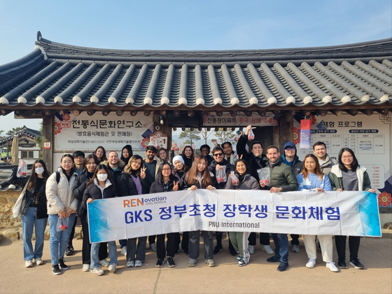 Global Korea Scholarship recipients at Pusan National University pose for a photo during a trip to the Institute for Korean Food last year. [PUSAN NATIONAL UNIVERSITY]