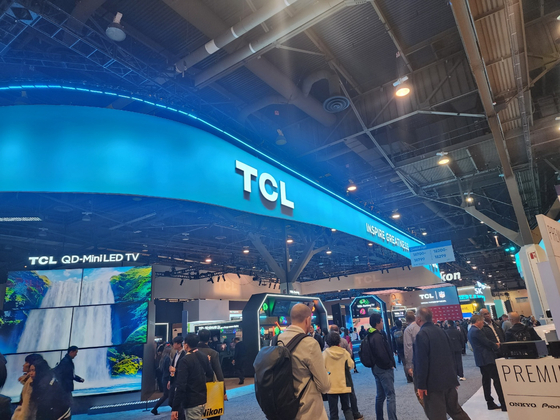 Chinese TV maker TCL's booth brims with visitors at the CES 2024 in Las Vegas in January, signaling Chinese companies' comeback to the tech trade show. [JIN EUN-SOO]