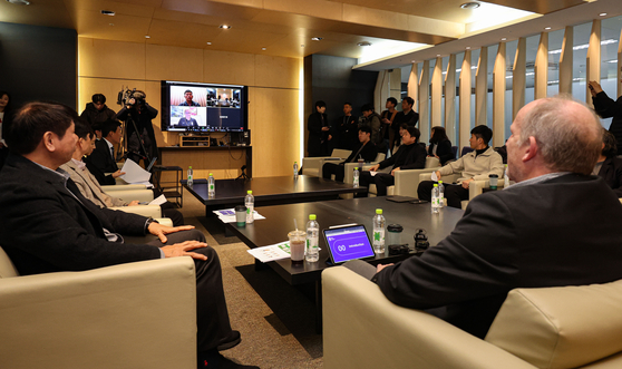 The KFA National Team Committee, including Jurgen Klinsmann attending via video conference, meet at the Korea Football Association headquarters in central Seoul on Thursday.  [YONHAP]
