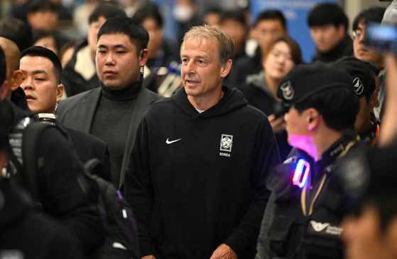 Jurgen Klinsmann arrives at Incheon International Airport in Incheon on Feb. 8. [AFP/YONHAP]