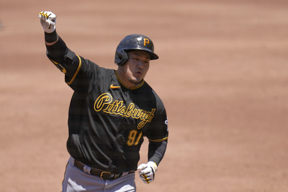Choi Ji-man, then of the Pittsburgh Pirates, celebrates after hitting a home run during the second inning of a game against the San Diego Padres on July 26, 2023, in San Diego.  [AP/YONHAP]