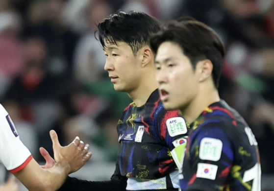 Tottenham Hotspur captain Son Heung-min, center, and Lee Kang-in react during the Asian Cup semifinal between Korea and Jordan in Qatar on Feb. 6. [YONHAP] 