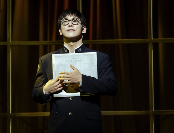 Hong Kwang-ho plays aspiring tenor Yun I-seon in the musical "Il Tenore." [OD COMPANY]
