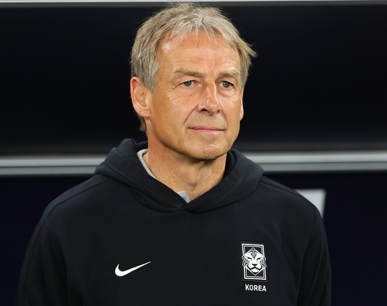 Jurgen Klinsmann looks on before the Asian Cup quarterfinal match between Korea and Australia at Al Janoub Stadium in Al Wakrah, Qatar on Feb. 3. [YONHAP] 