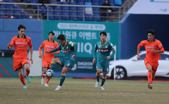 Daejeon Hana Citizen's Ju Se-jong passes the ball during a K League match against Gangwon FC at Daejeon World Cup Stadium in Daejeon on Feb. 26, 2023. [YONHAP] 