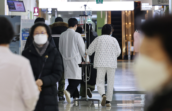 Patients and their guardians walk in Boramae Hospital in Dongjak District, southern Seoul, on Thursday. [NEWS1]