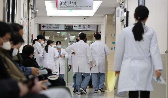 Medical professionals in their doctors' gowns inside a hospital in Seoul on Thursday [NEWS1]