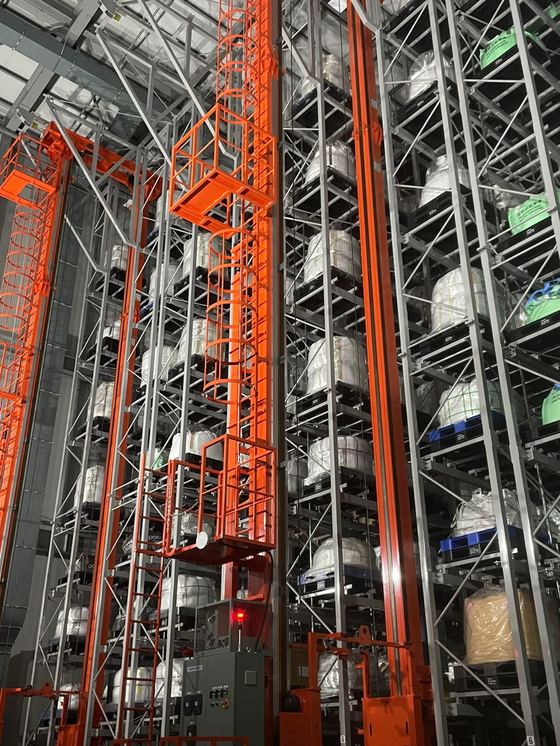A 20-meter-tall storage unit can store up to 11,857 tons of cathodes and run automatically with robots at the plant in Gwangyang. [POSCO FUTURE M]