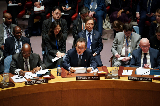 Foreign Minister Cho Tae-yul, center, speaks during a United Nations Security Council briefing at the UN headquarters in New York on Saturday. [MINISTRY OF FOREIGN AFFAIRS]