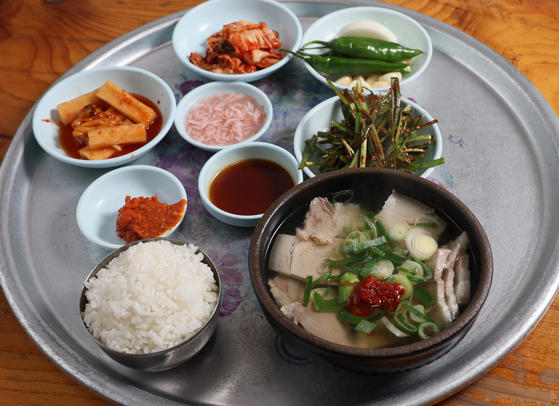 Dwaeji gukbap (pork soup over rice) at Busan's Hapcheon Gukbapjip was included in the 2024 Michelin Guide's Bib Gourmand section. [JOONGANG PHOTOS]