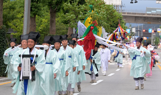 Gangneung Danoje is the city’s annual festival held on the fifth day of the fifth month of the lunar calendar, known as Dano. [YONHAP] 