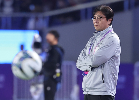 U-23 coach Huang Songhong watches the match between South Korea and Japan in the Hangzhou Asian Games final at HSC Stadium in Hangzhou, China on October 7, 2023. [YONHAP] 