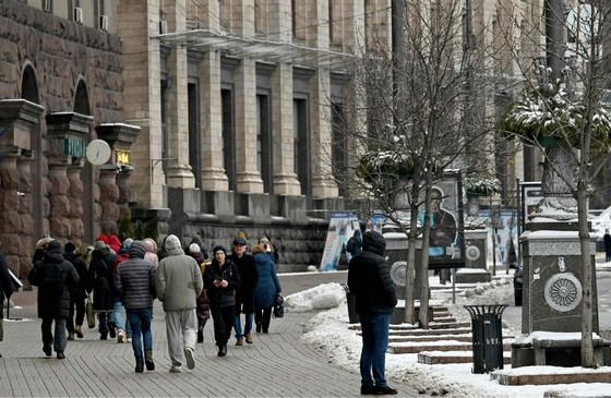 A street in Kyiv nearly two years after the Russian invasion of Ukraine on Feb. 11. As life has stabilized after the outbreak of war, more people have appeared on the streets in the capital city. [AFP/YONHAP]
