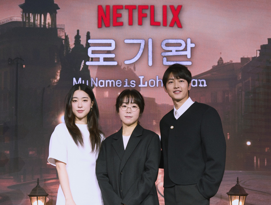 From left, actor Choi Sung-eun, director Kim Hee-jin and actor Song Joong-ki pose for a photo at a press conference for the upcoming film ″My Name is Loh Kiwan″ in Mapo District, western Seoul, on Tuesday. [NETFLIX]