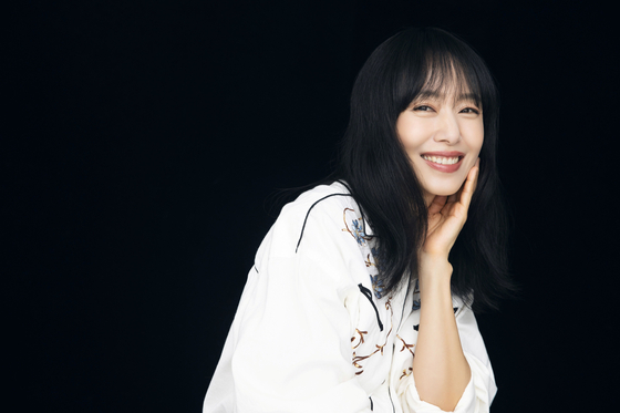 The top-notch actress Jeon Do-yeon will perform in the theatrical play “The Cherry Orchard” by Anton Chekhov in June. It is her first play in 27 years since her debut. [MANAGEMENT SOOP]