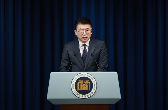 Jang Sang-yoon, senior presidential secretary for social policy, speaks on pilot special education zones during a press briefing at Yongsan presidential office in central Seoul on Wednesday. [YONHAP]