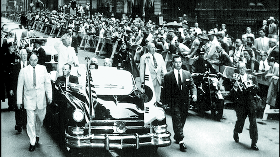 Syngman Rhee is seen in a car parade clip in Manhattan in 1954. The clip Kim found in the National Archives and Records Administration is used in his film. [KIM DEOG-YOUNG]