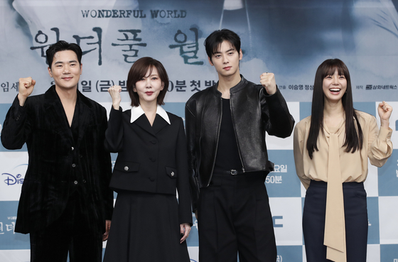 The cast of MBC's mystery drama series "Wonderful World" pose for a photo at a press conference held at MBC on Thursday ahead of the series' premiere on Friday. From left are actors Kim Kang-woo, Kim Nam-joo, Cha Eun-woo and Im Se-mi. [NEWS1]