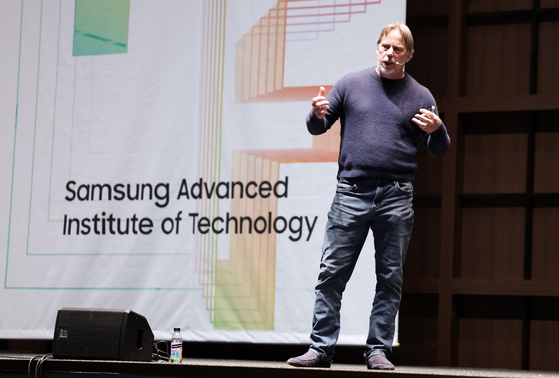 Tenstorrent CEO Jim Keller speaks at a Samsung forum in November, 2023. [NEWS1]