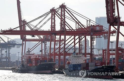 A port in the southern city of Busan on Feb. 13, 2024. [YONHAP]