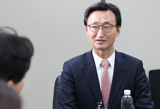 Former consul general in Sydney Lee Tae-woo, who was named the head negotiator for the upcoming 12th Special Measures Agreement (SMA), speaks to the press at the Foreign Ministry building in Jongno District on Tuesday. [NEWS1]