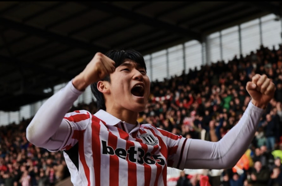Stoke City's Bae Jun-ho cheers at Bet365 Stadium in Stoke-on-Trent, England in a photo uploaded to Instagram. [SCREEN CAPTURE]