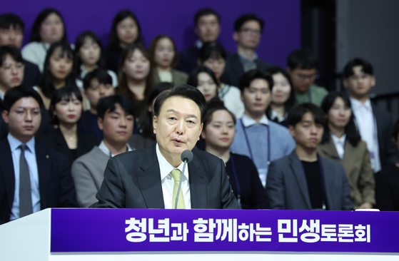 President Yoon Suk Yeol speaks at the 17th public livelihood debate on youth policies at Ivex Studio in Gwangmyeong, Gyeonggi, on Tuesday. [JOINT PRESS CORPS]