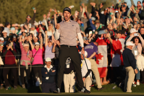 Nick Taylor of Canada celebrates making his putt on the 18th green to tie for the lead and force a playoff during the final round of the WM Phoenix Open at TPC Scottsdale on Feb. 11 in Scottsdale, Arizona. [GETTY IMAGES]
