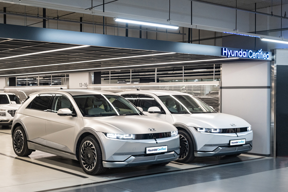 Secondhand Ioniq 5s are parked at Hyundai's used car center in Yongin, Gyeonggi. [HYUNDAI MOTOR] 