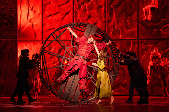 Jung as Quasimodo in the musical "Notre-Dame de Paris" [MAST INTERNATIONAL]                