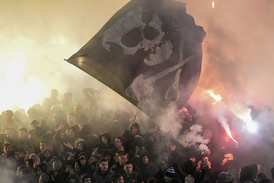 Partizan fans light fireworks during a match against Red Star Belgrade in Belgrade, Serbia on Saturday.  [AP/YONHAP]