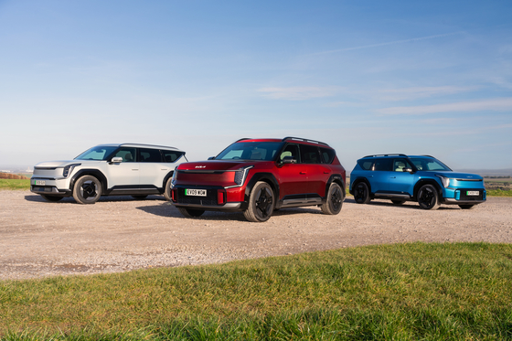Kia’s EV9 is named the UK Car of the Year by a jury made up of 30 journalists working across the United Kingdom on car, business and technology publications, including TopGear and Autocar. [KIA]
