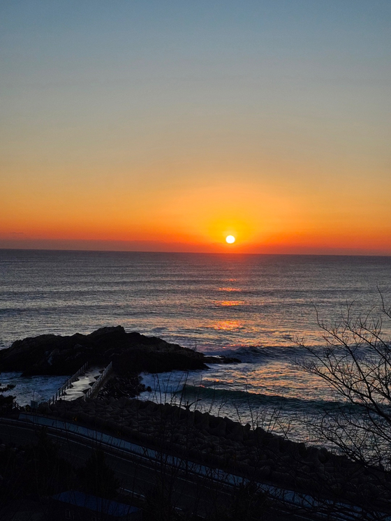 Sunrise witnessed from Mount Deunggi (53.9 meters) 