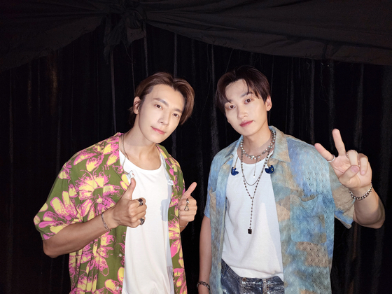 From left, Super Junior-D&E members Donghae and Eunhyuk [SM ENTERTAINMENT]