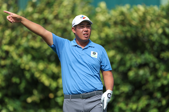 Korea's An Byeong-hun reacts to a tee shot on the ninth hole during the third round of the Arnold Palmer Invitational presented by Mastercard at Arnold Palmer Bay Hill Golf Course on Saturday in Orlando, Florida. [GETTY IMAGES]