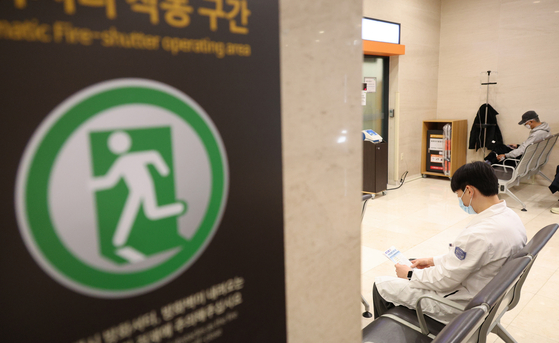 A medical professional sits on a chair at a general hospital in Seoul on Wednesday. [NEWS1] 