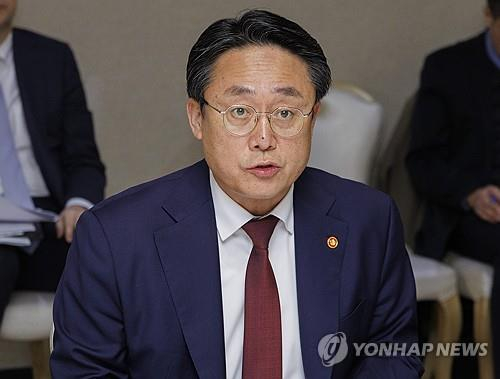 Oceans Minister Kang Do-hyung speaks during a meeting in Seoul in this file photo taken March 6, 2024. [YONHAP]