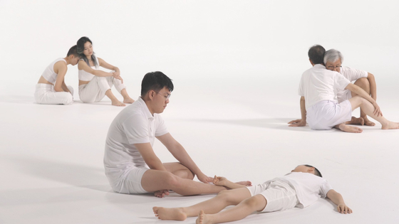 ″Caring exercise″ (2023), double-channel video, 18 minutes 30 seconds, by Cho Young-joo [SONGEUN]