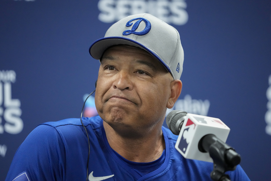 Los Angeles Dodgers manager Dave Roberts attends a news conference at Gocheok Sky Dome in western Seoul on Saturday.  [AP/YONHAP]