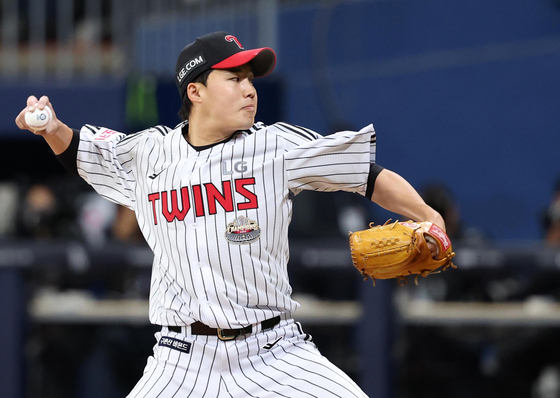 The LG Twins' Im Chan-kyu in action during an exhibition game against the San Diego Padres at Gocheok Sky Dome in western Seoul on Monday. [NEWS1] 
